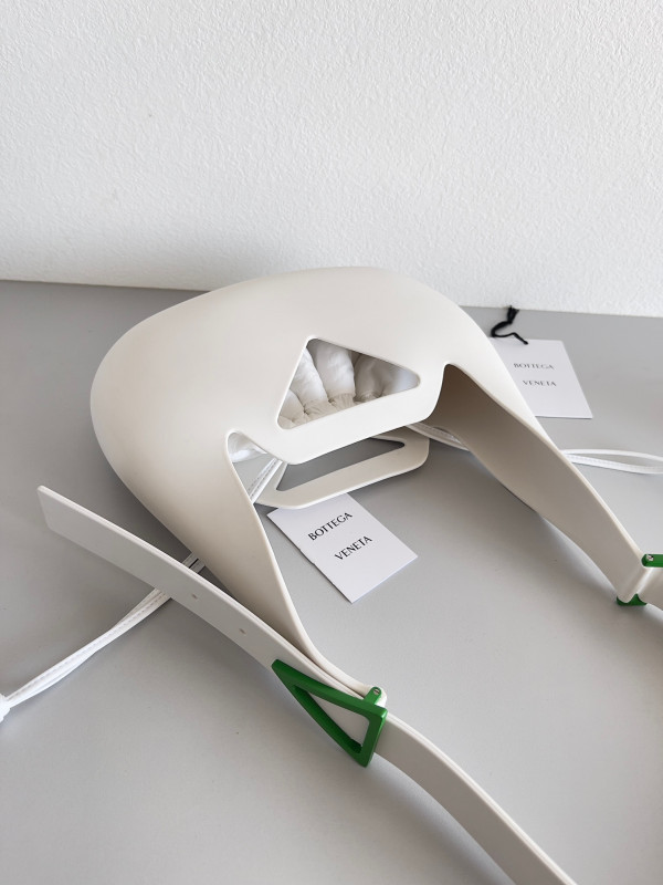 Bo*te*ga ve*ne*ta punch