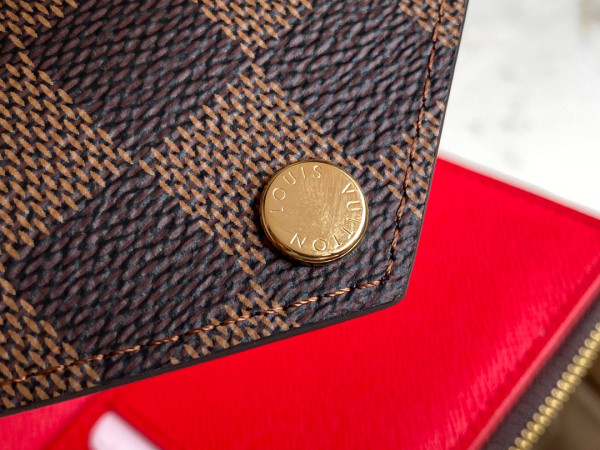 l**is V*t*n victorine wallet