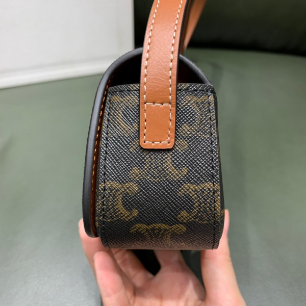 Ce**e clutch on strap