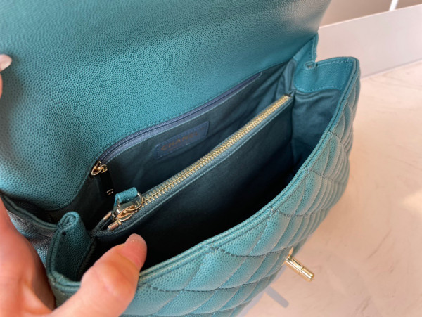 CL LARGE FLAP BAG WITH TOP HANDLE