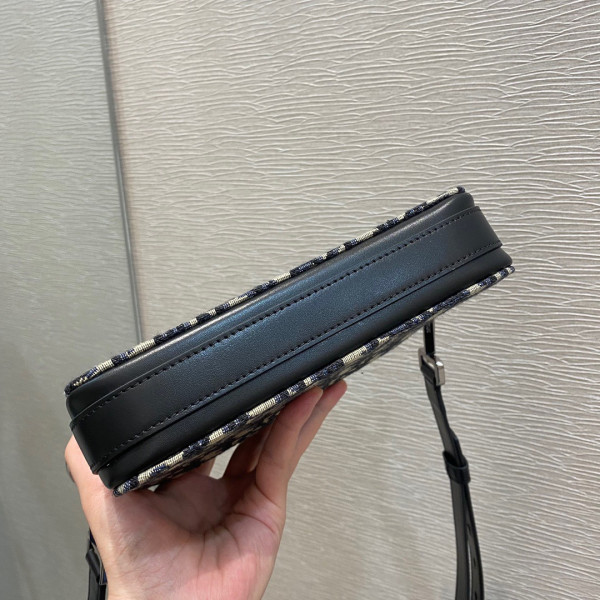 D*or messenger pouch