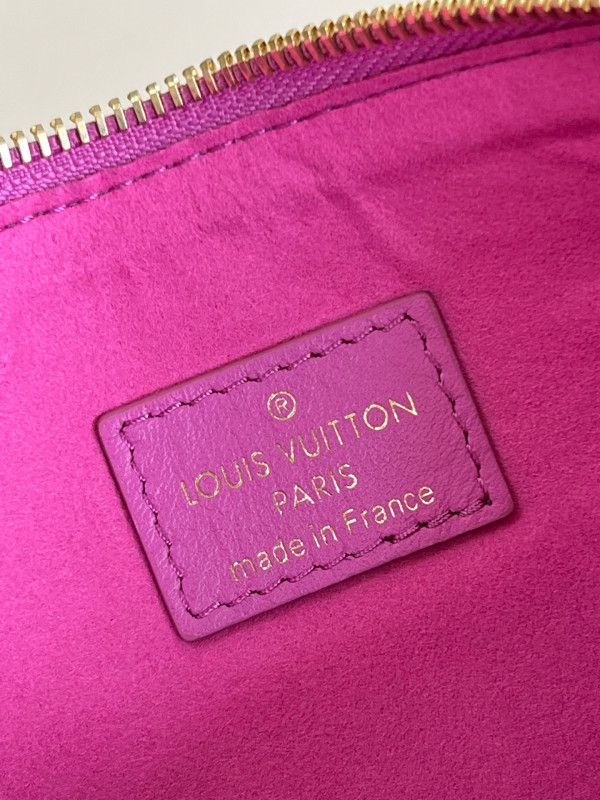 l**is V*t*n coussin bb