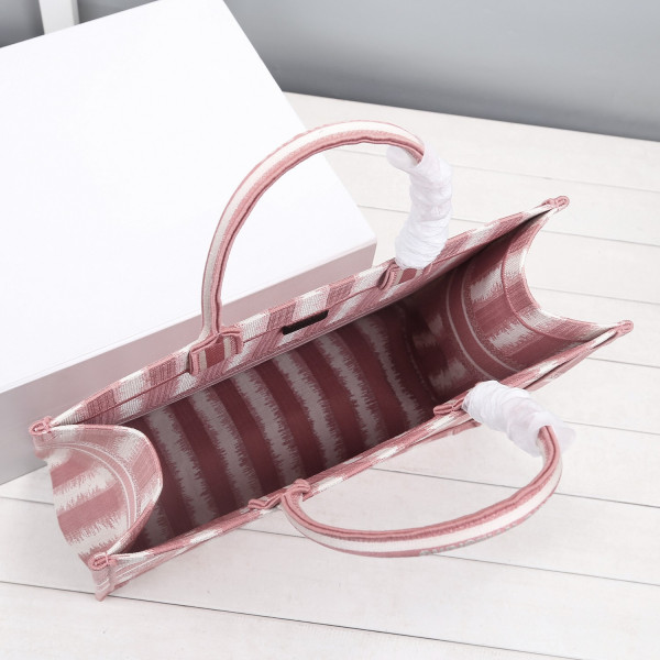 large D*or book tote