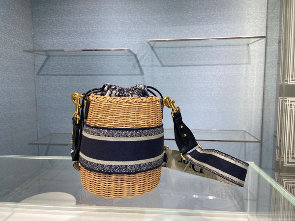 D*or wicker bucket bag