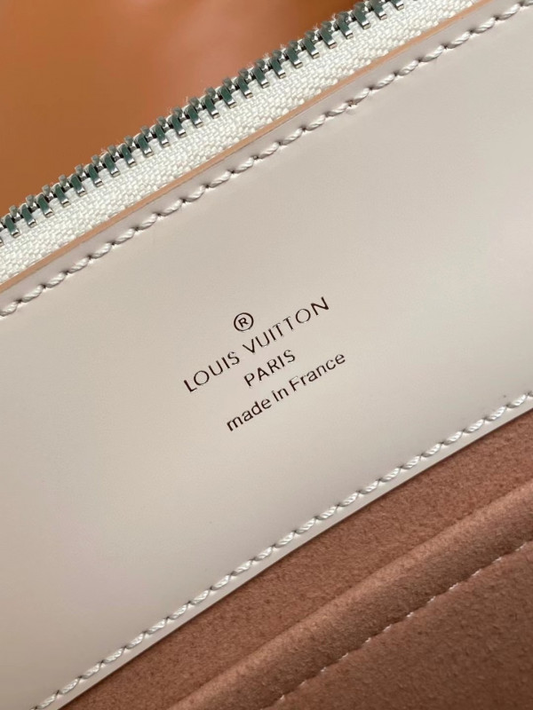 l**is V*t*n grenelle tote mm