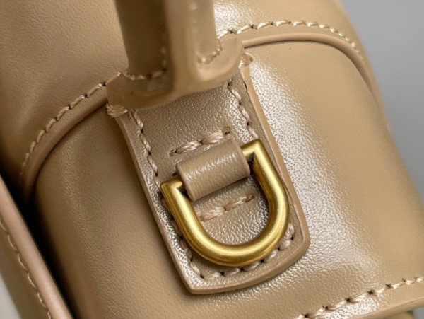 Ba*len*cia*ga hourglass