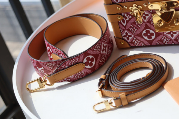 l**is V*t*n since 1854 petite malle