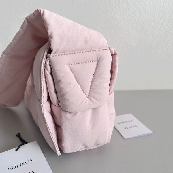 Bo*te*ga ve*ne*ta padded tech cassette