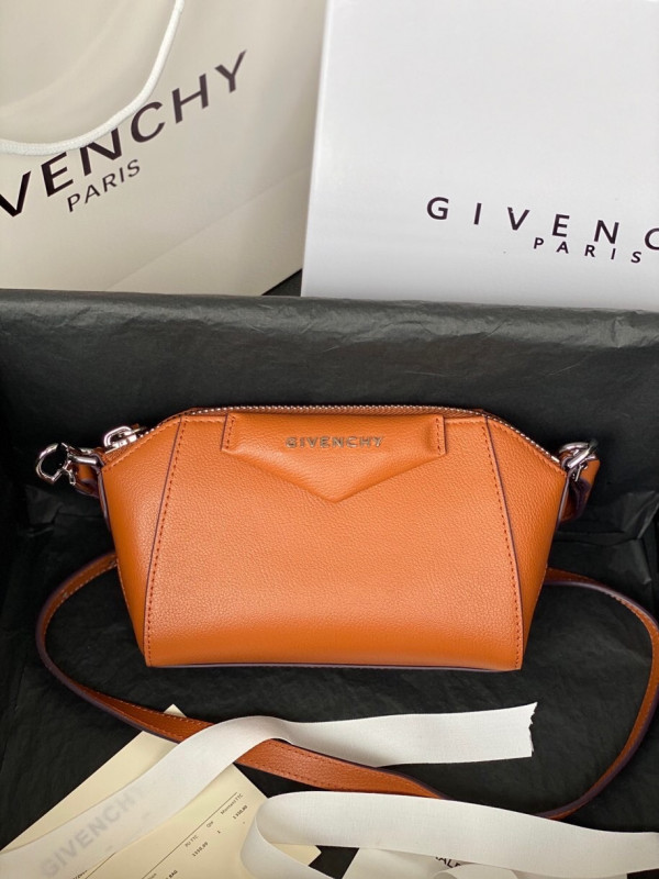 GIVENCHY NANO ANTIGONA