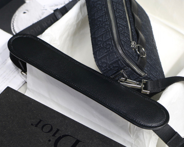 D*or safari messenger bag