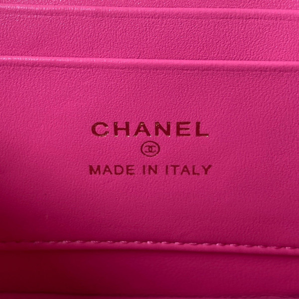 CL VANITY WITH CHAIN