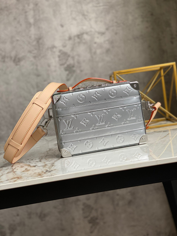 l**is V*t*n handle trunk