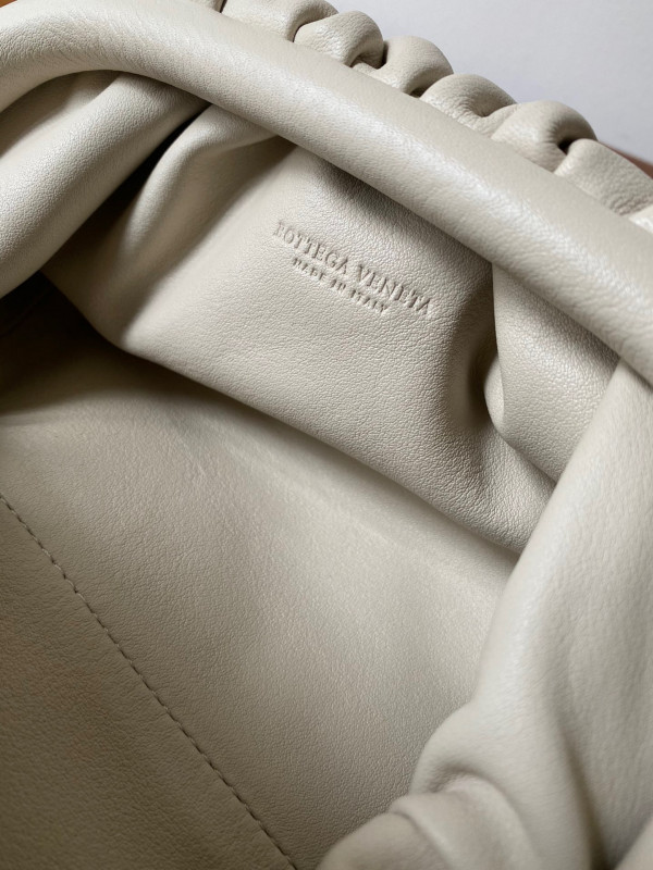 Bo*te*ga ve*ne*ta mini pouch