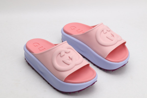 G*u*i slide with interlocking g