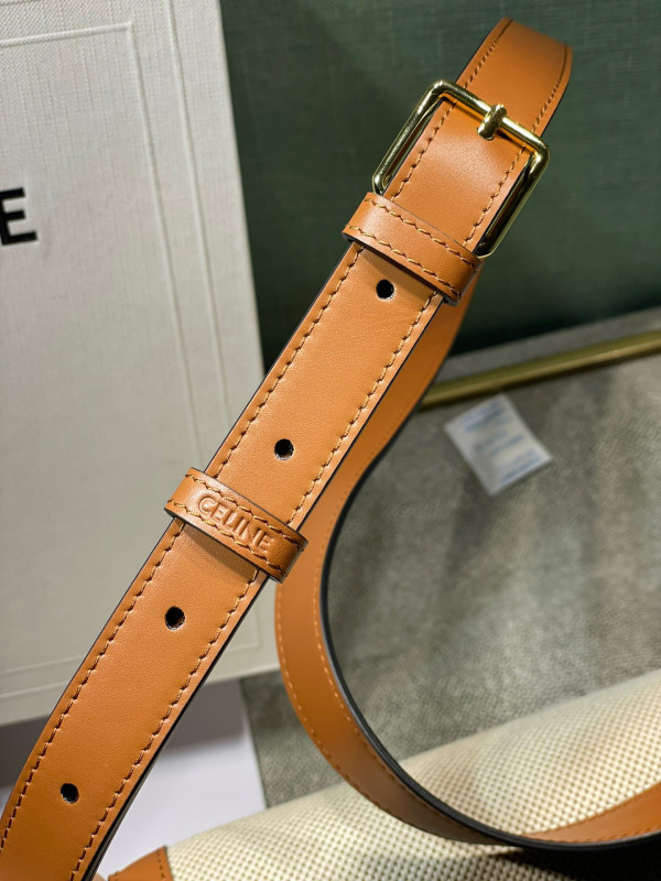 Ce**e classique triomphe bag