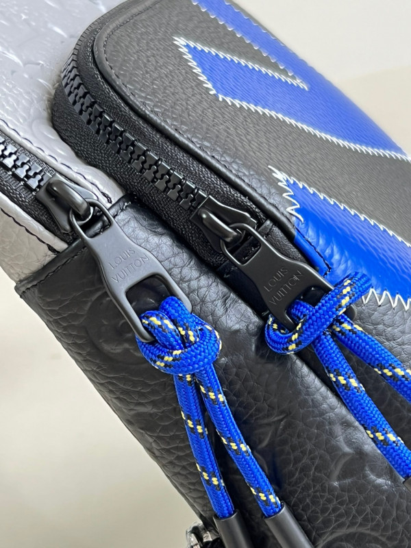 l**is V*t*n avenue slingbag