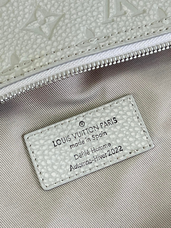 l**is V*t*n hobo cruiser pm