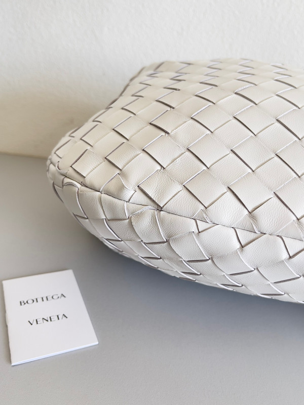 Bo*te*ga ve*ne*ta teen jodie