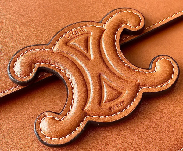 Ce**e classique triomphe bag