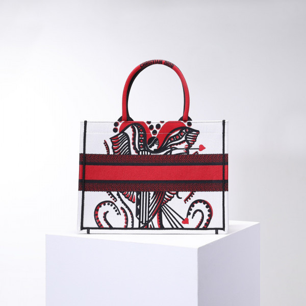 medium D*or book tote