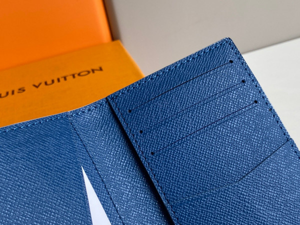 l**is V*t*n pocket organizer