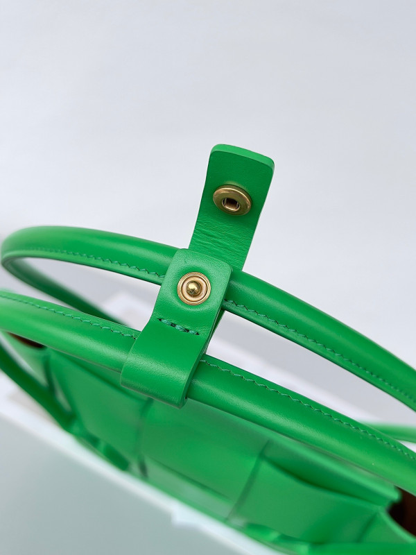 Bo*te*ga ve*ne*ta arco