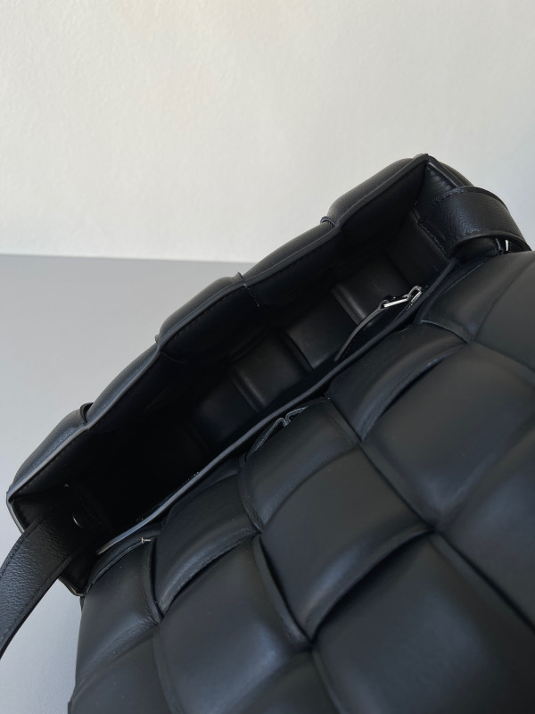 Bo*te*ga ve*ne*ta cassette