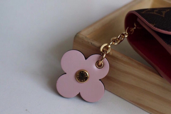 l**is V*t*n emilie wallet