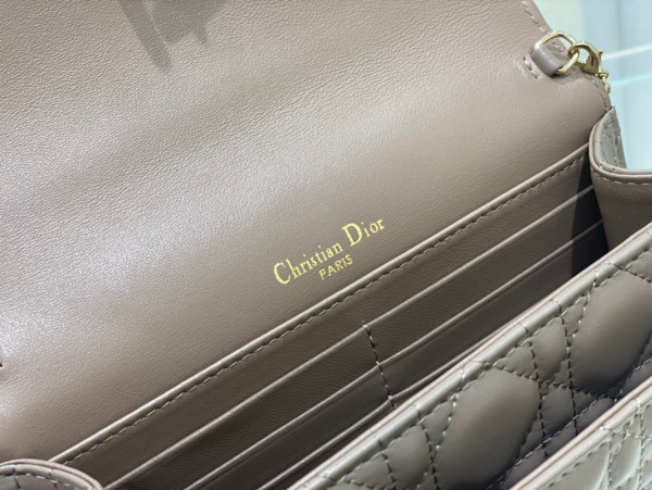 D*or lady D*or chain pouch