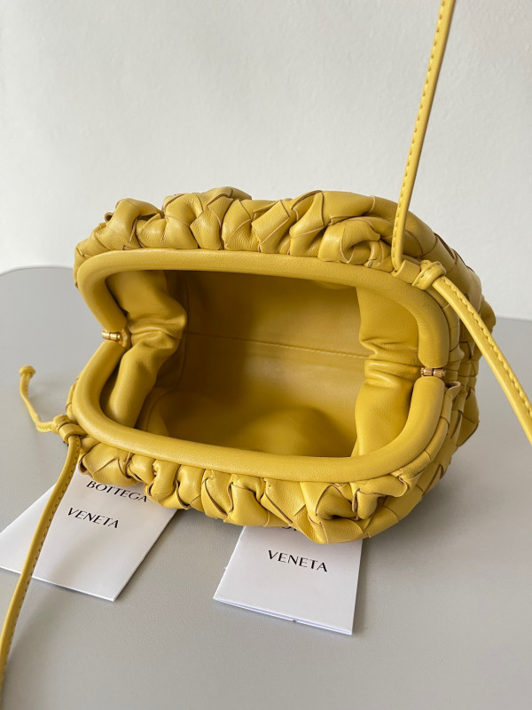 Bo*te*ga ve*ne*ta mini pouch