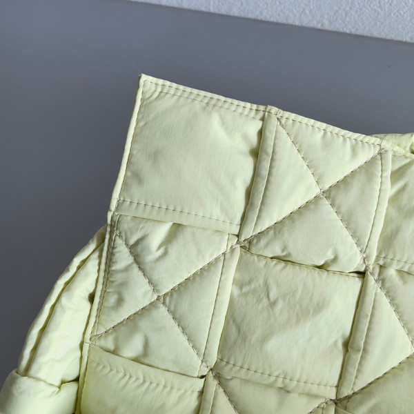 Bo*te*ga ve*ne*ta padded tech cassette