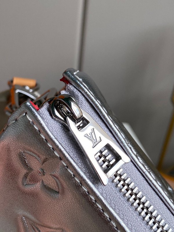 l**is V*t*n coussin pm