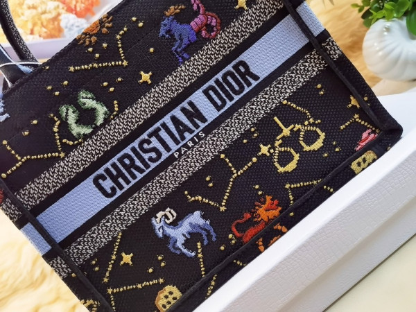 small D*or book tote