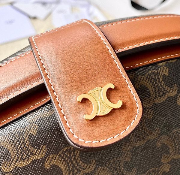 Ce**e toiletry in triomphe canvas