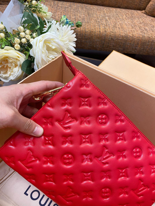 l**is V*t*n coussin pm