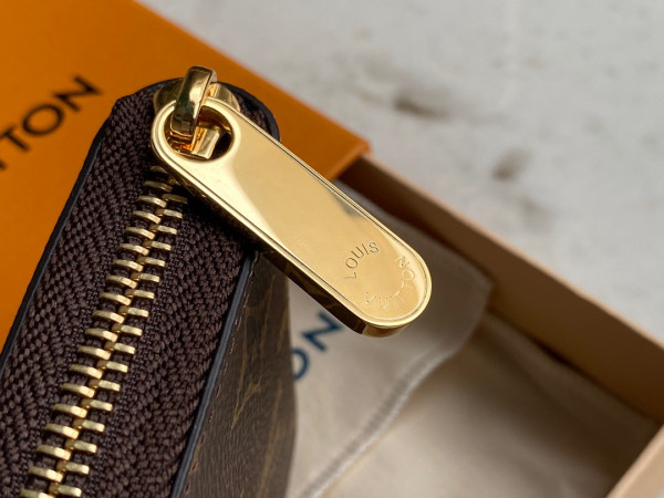 l**is V*t*n zippy coin purse