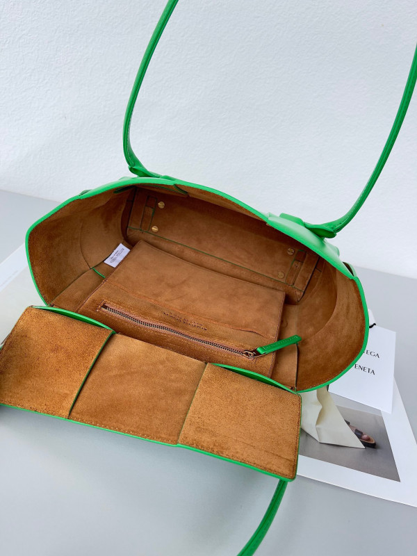 Bo*te*ga ve*ne*ta arco