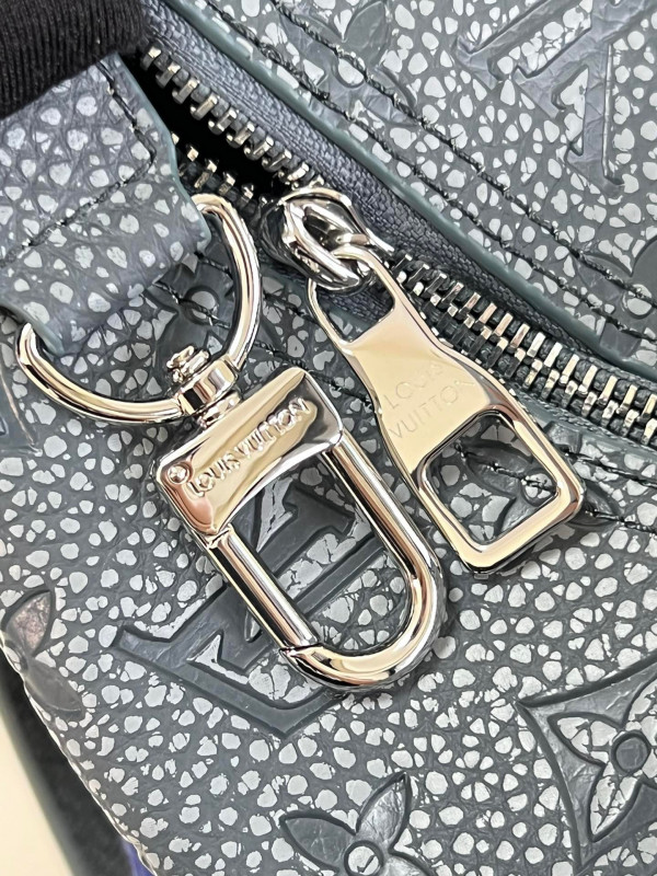 l**is V*t*n hobo cruiser pm