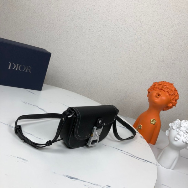 D*or saddle pouch with strap