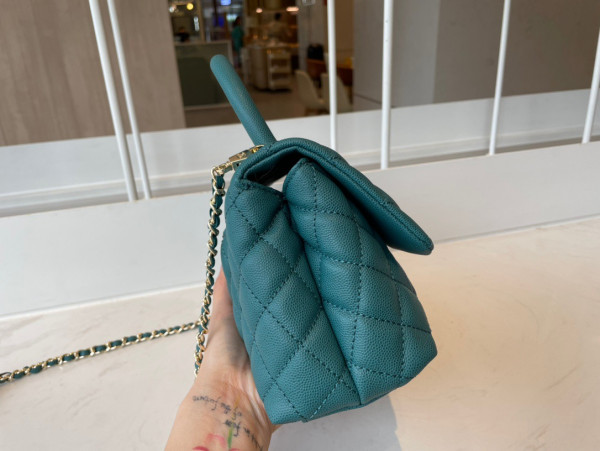 CL FLAP BAG WITH TOP HANDLE