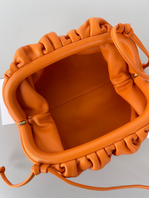 Bo*te*ga ve*ne*ta mini pouch