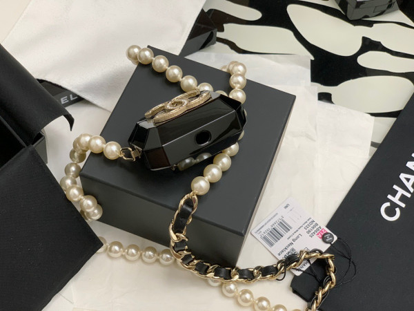 CL AIRPODS CASE PRO NECKLACE