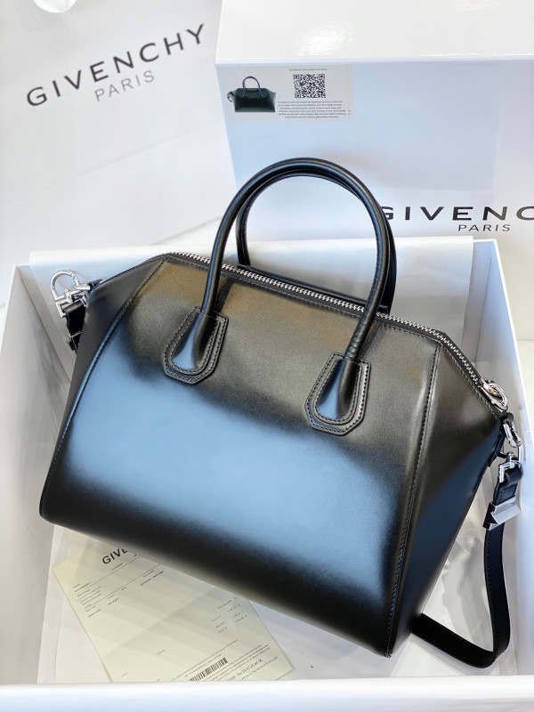 GIVENCHY ANTIGONA MINI/SMALL/MEDIUM IN SMOOTH LEATHER