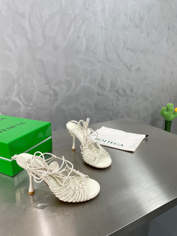 Bo*te*ga ve*ne*ta dot