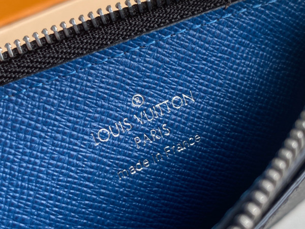 l**is V*t*n coin card holder