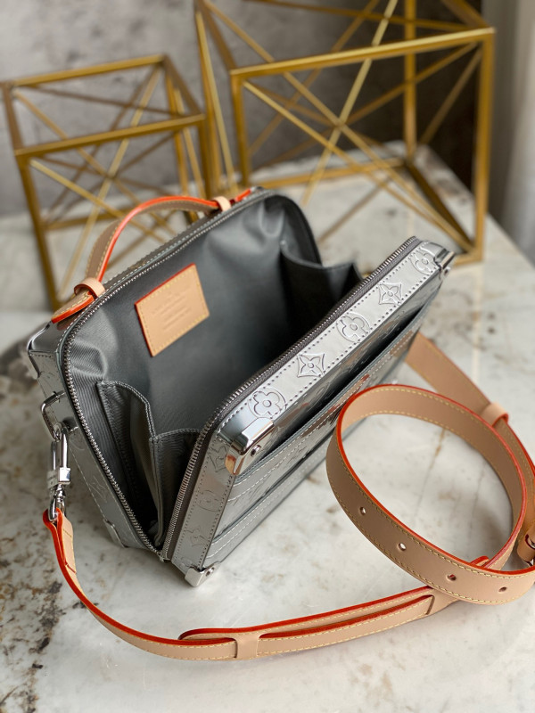 l**is V*t*n handle trunk