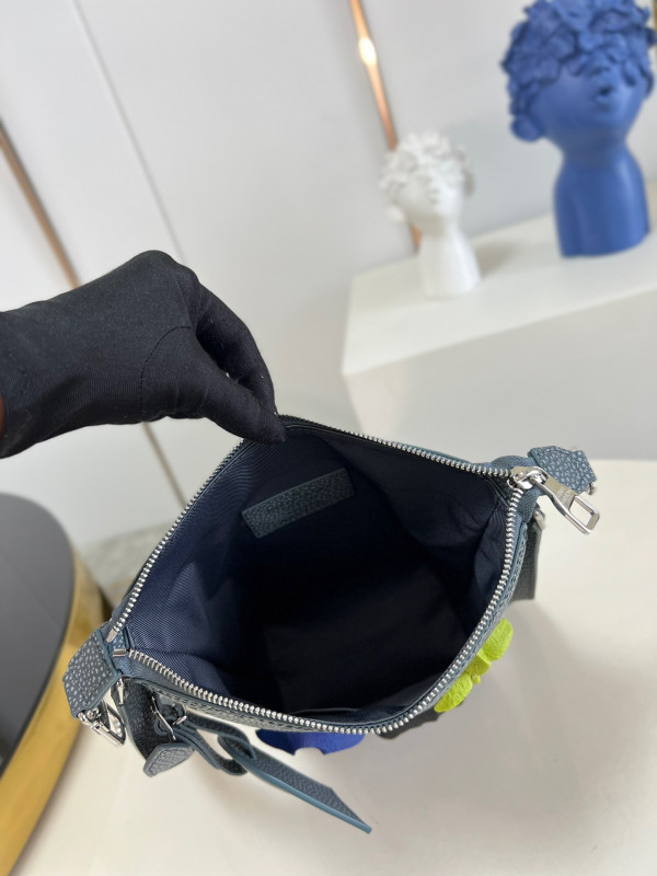 l**is V*t*n hobo cruiser pm