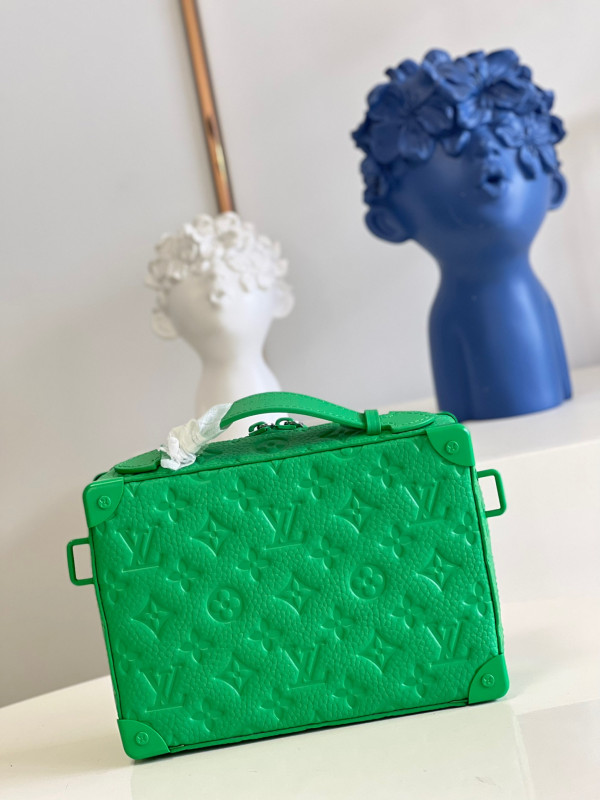 l**is V*t*n handle soft trunk