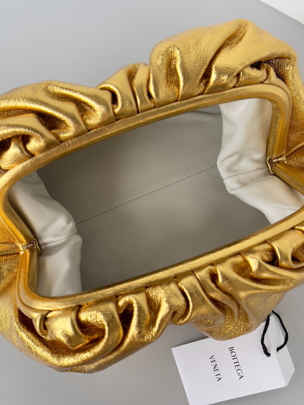 Bo*te*ga ve*ne*ta pouch