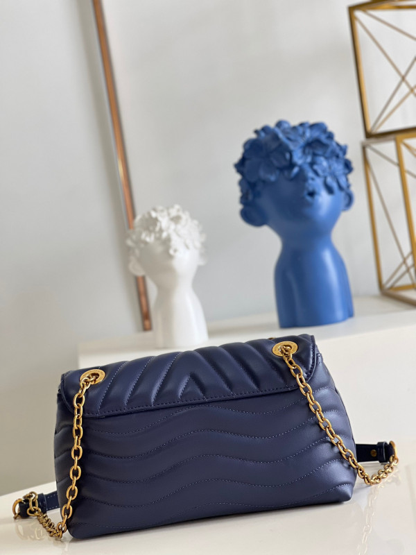 l**is V*t*n new wave chain bag